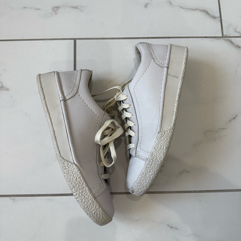 Clarks Casual Sneakers EUC